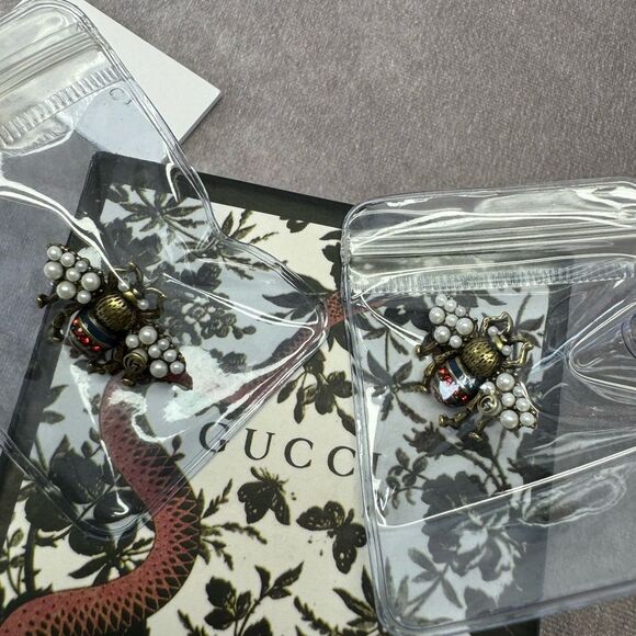 Rare Gucci Pearl Bee Earrings - Picture 3 of 7